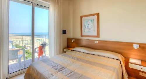 Hotel Ancora Lido di Jesolo 4*,